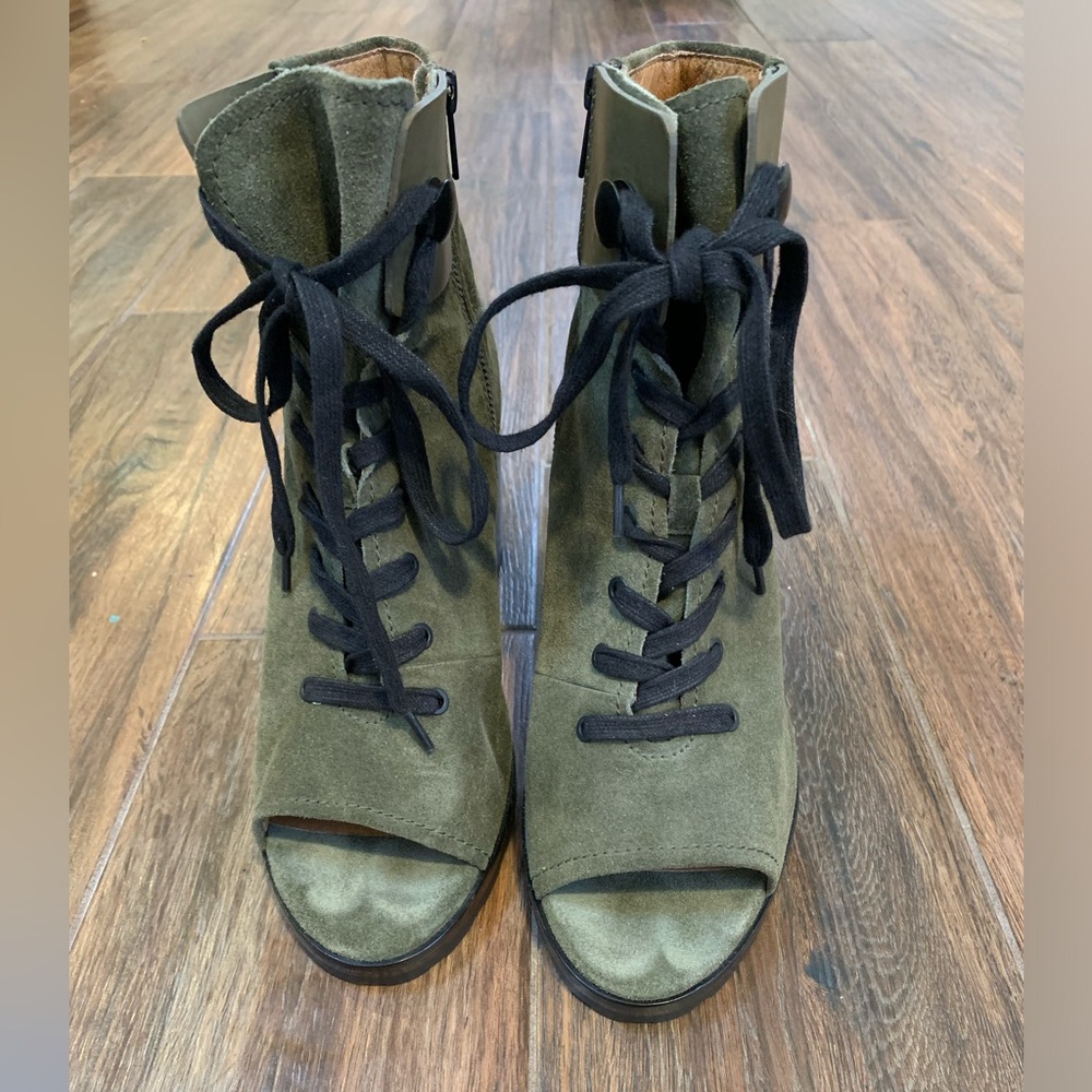 Frye Women’s Danica Lug Lace Up Zip Green Suede Peep Toe Boots Size 10 M